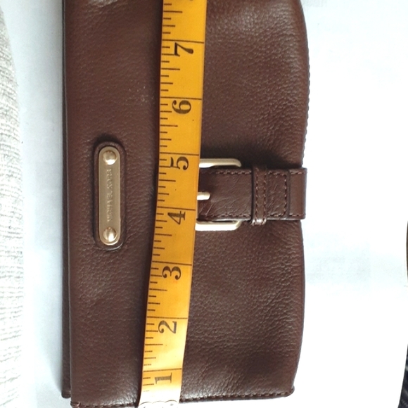 MICHAEL KORS WALLET WRISTLET CLUTCH LEATHER - Picture 9 of 11